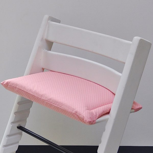 Salmon pink dots gecoat zitkussen voor stokke tripp trapp kinderstoel
