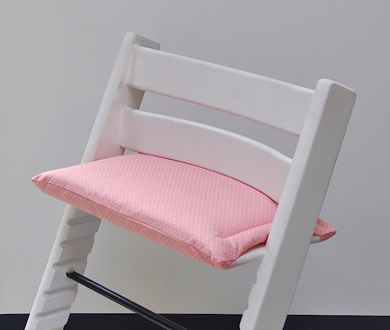 Salmon pink dots gecoat zitkussen voor stokke tripp trapp kinderstoel