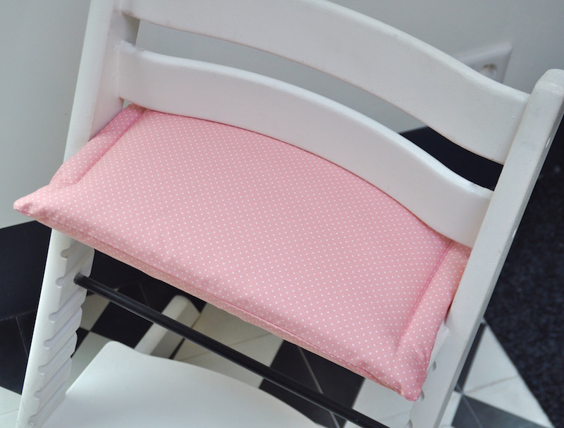 Salmon pink dots gecoat zitkussen voor stokke tripp trapp kinderstoel - Afbeelding 2