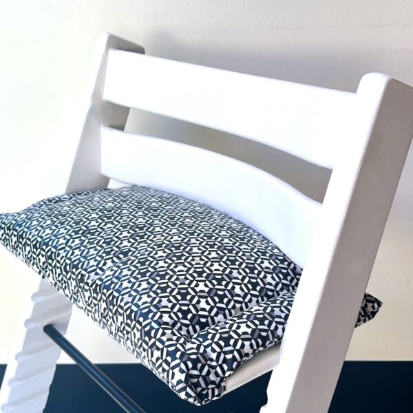 Geometric gecoat zitkussen voor Tripp Trapp kinderstoel